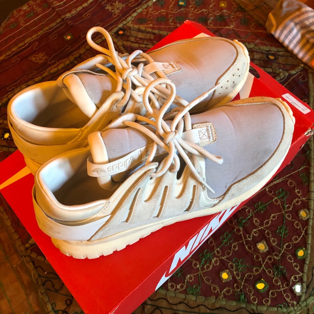 Athletic shoes